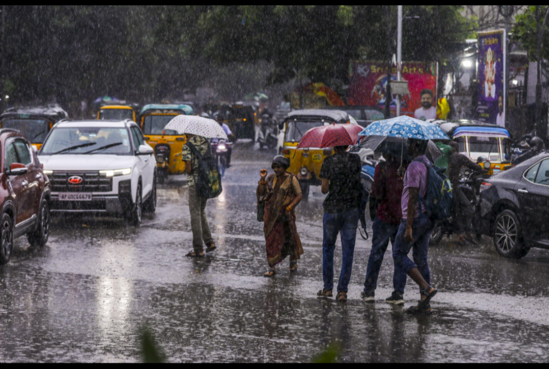 Scattered thunderstorms over Telangana districts